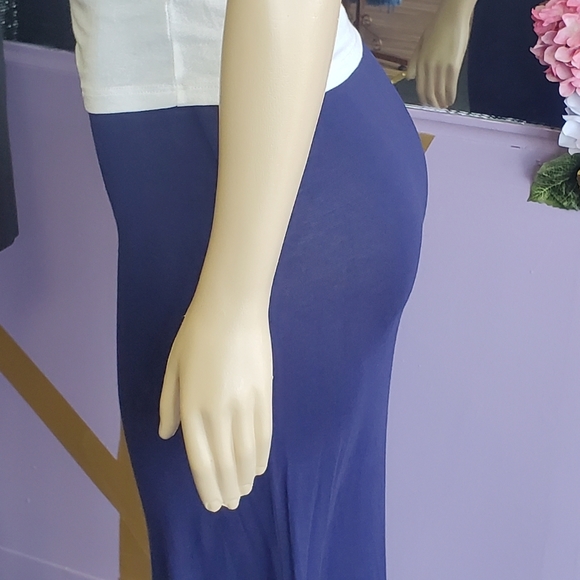 Junior maxi skirt, all $10.00 items are 2 for $15.00 or 3 for $25.00 - Picture 5 of 6